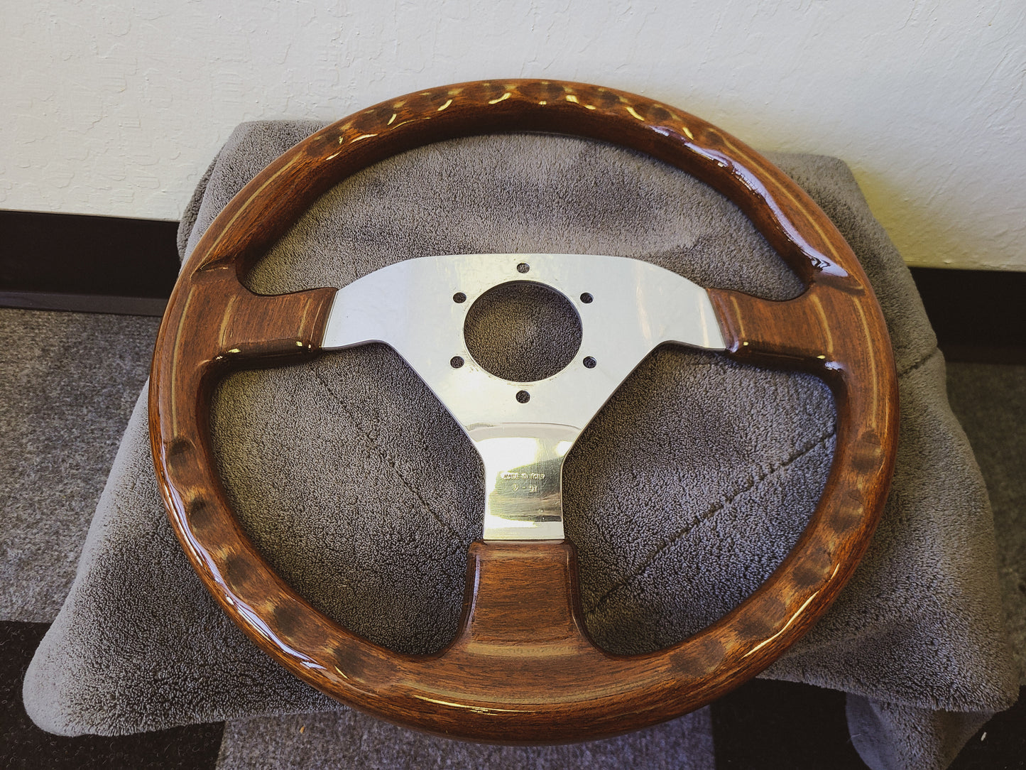 MOMO polished wood steering wheel