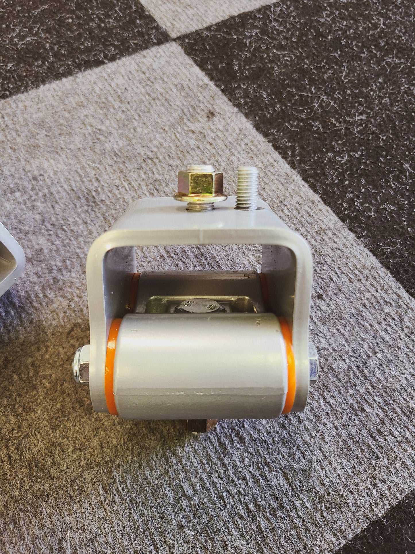 M70 V12 upgraded motor mounts 750il 850i 850ci 850csi e31 e32