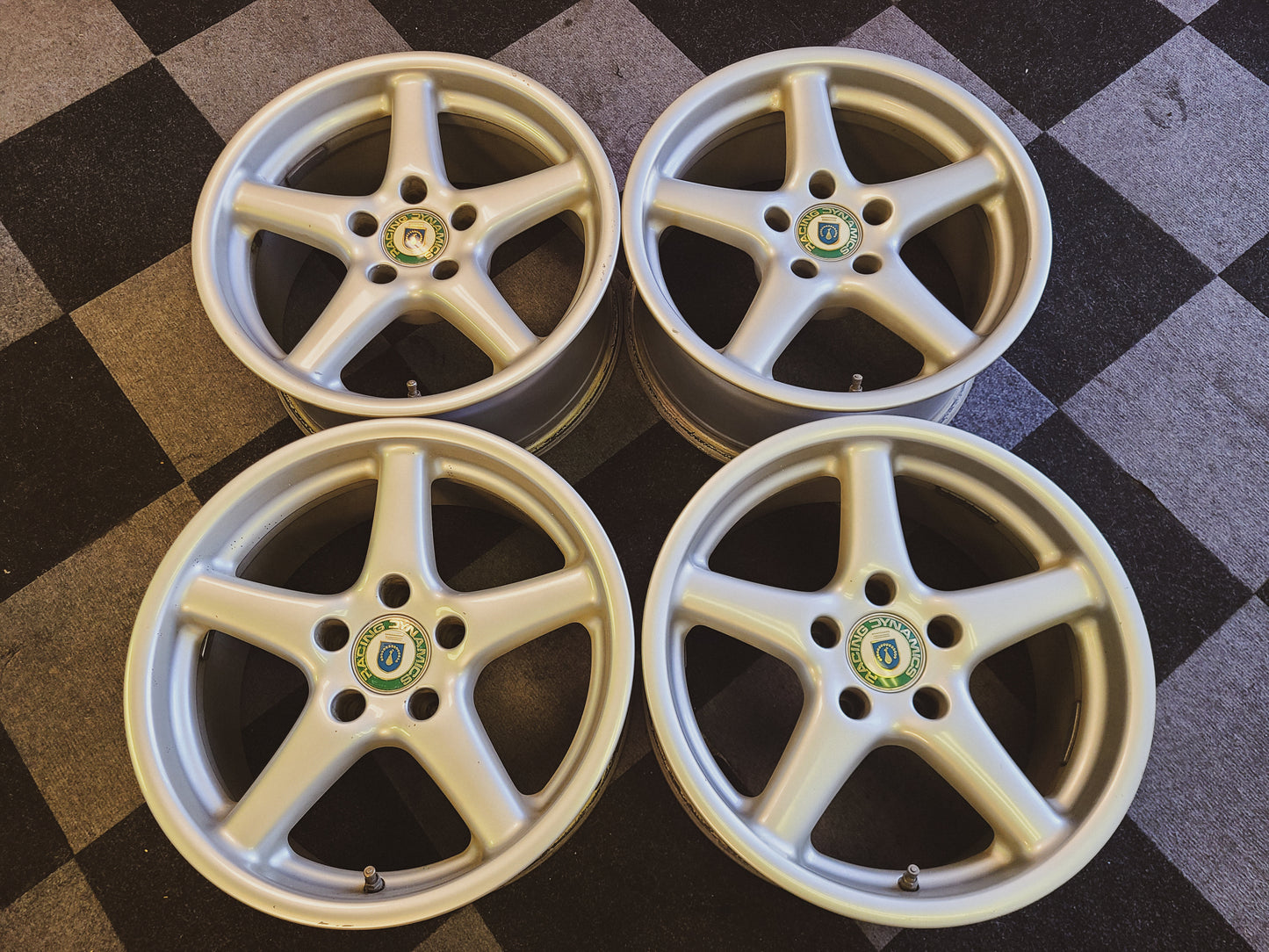 Racing Dynamics RGQ w/ RD lug bolts 5x120 17x8