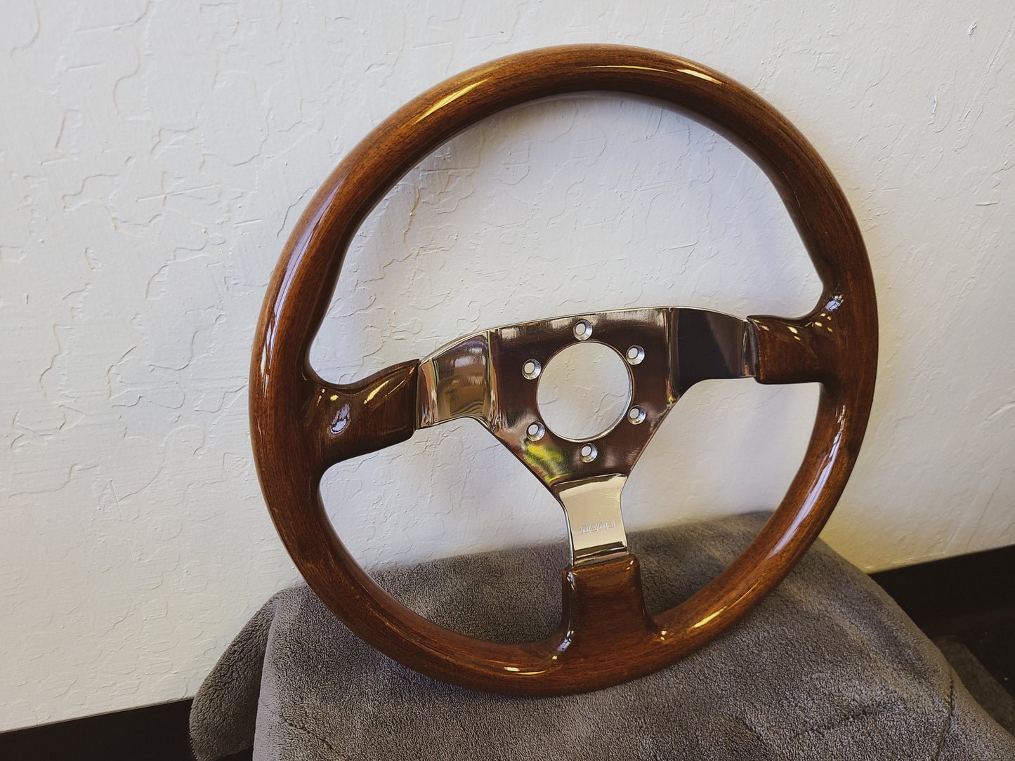 MOMO polished wood steering wheel